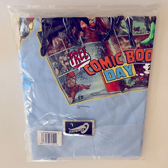 Free Comic Book Day 2012 Shirt - Picture 2 of 3